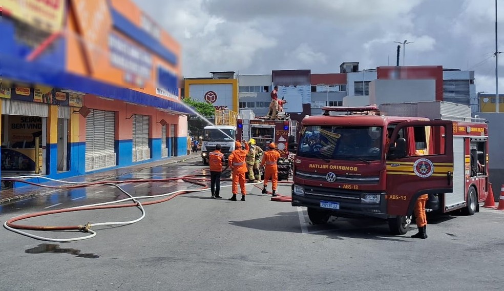 Bombeiros Aracaju — Foto: Alan Magalhães/ TV Sergipe