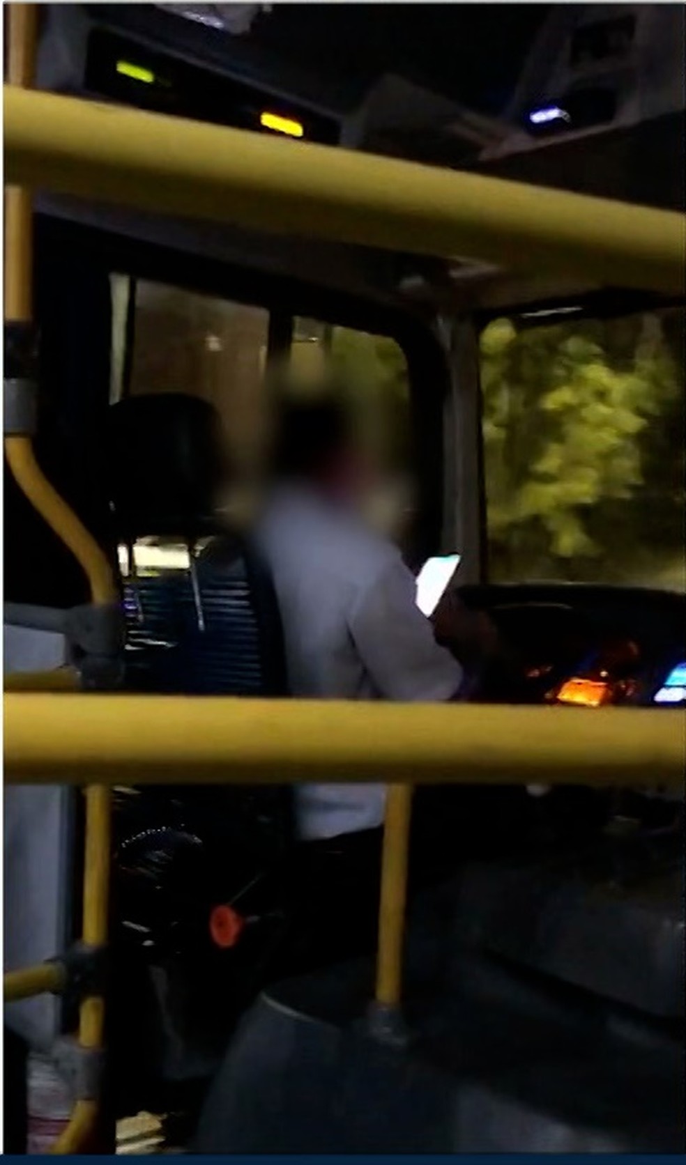 Motorista de ônibus é flagrado usando celular enquanto dirige, em João  Pessoa; VÍDEO, Paraíba