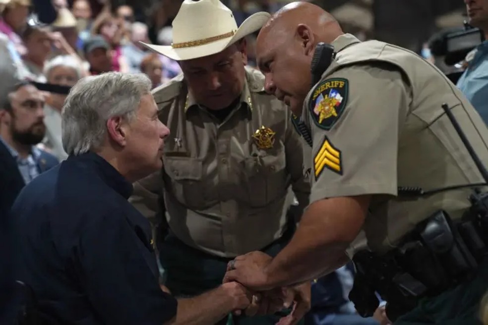 O governador do Texas, Greg Abbott, e as autoridades locais têm colaborado com as políticas de imigração de Trump. — Foto: Getty Images via BBC