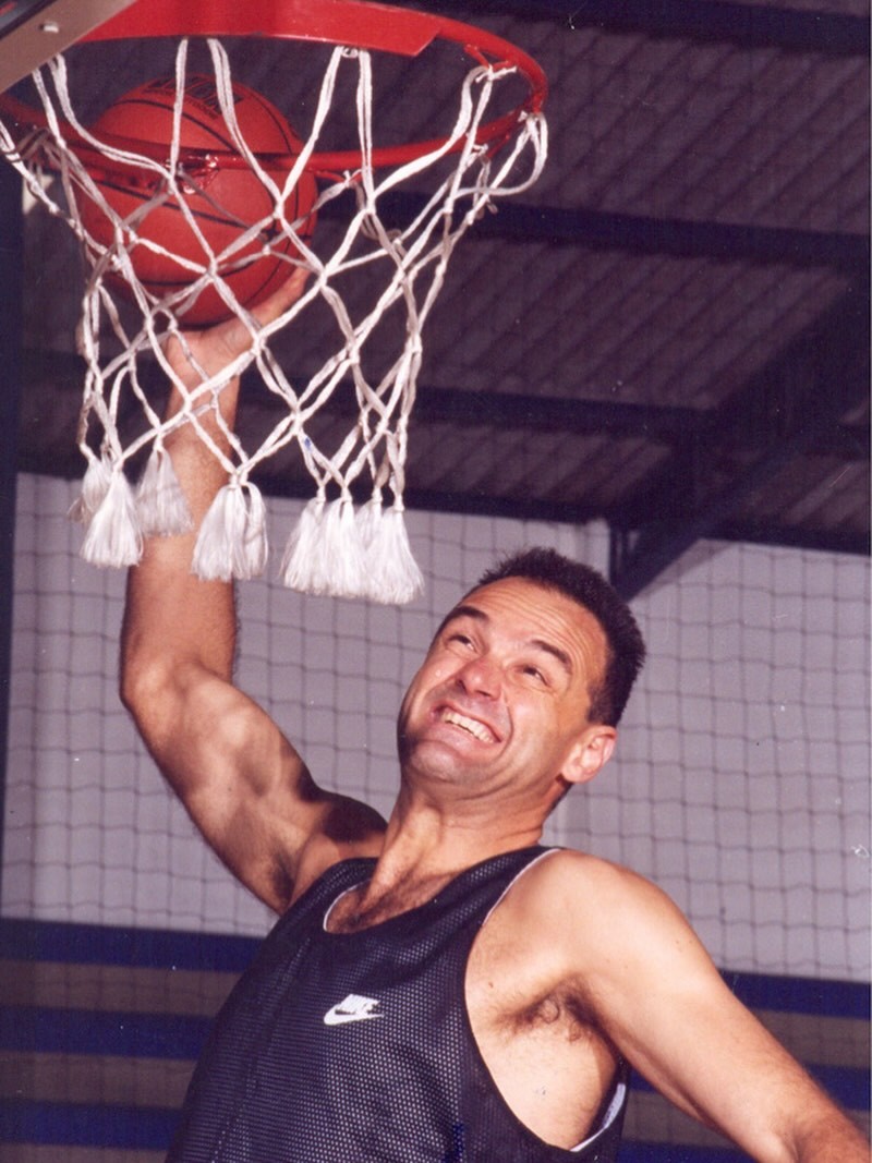 Oscar Schmidt, maior ídolo do basquete brasileiro, morre em SP aos 68 anos