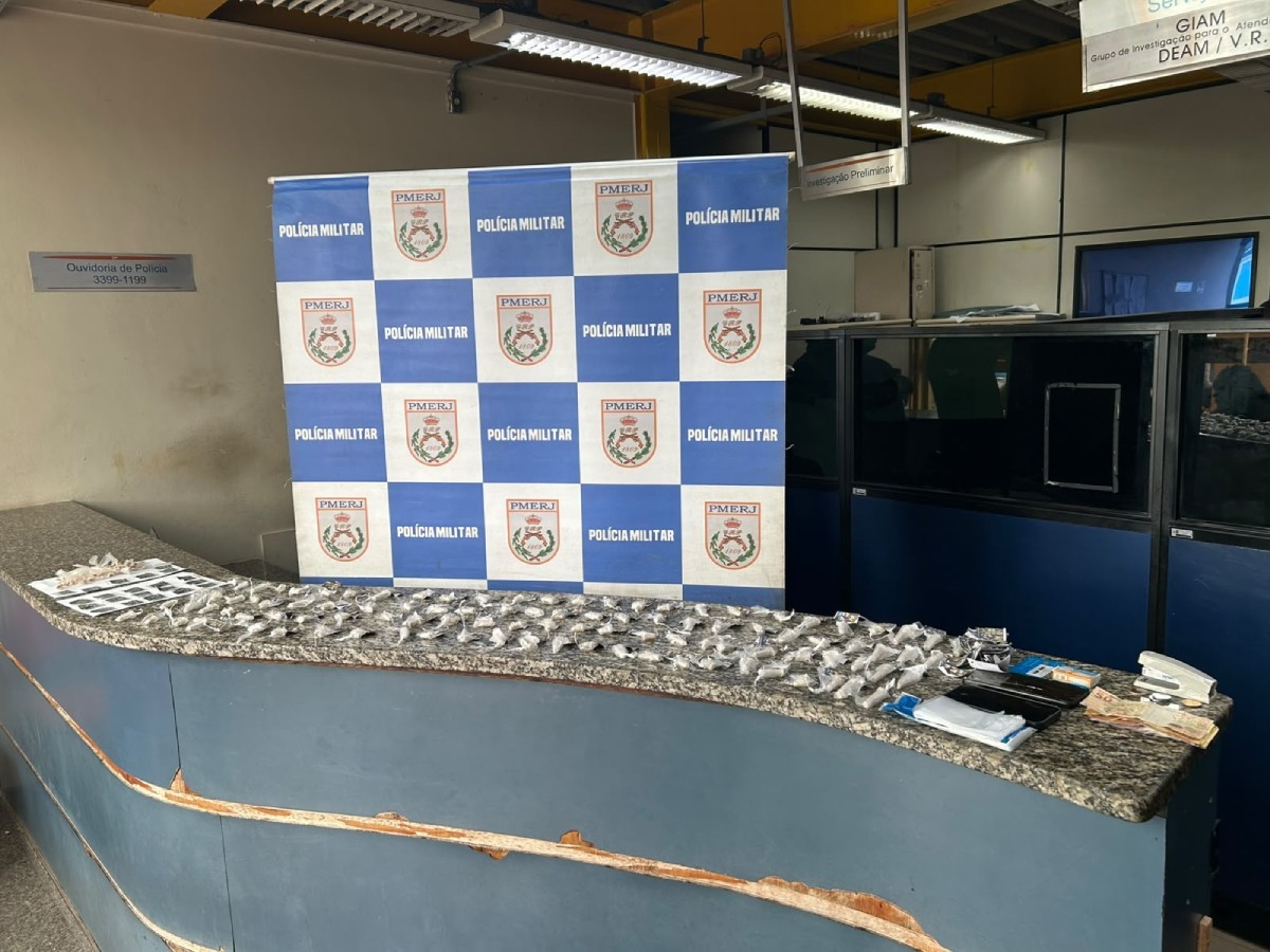 Trio é preso com cocaína, crack e haxixe em Barra Mansa