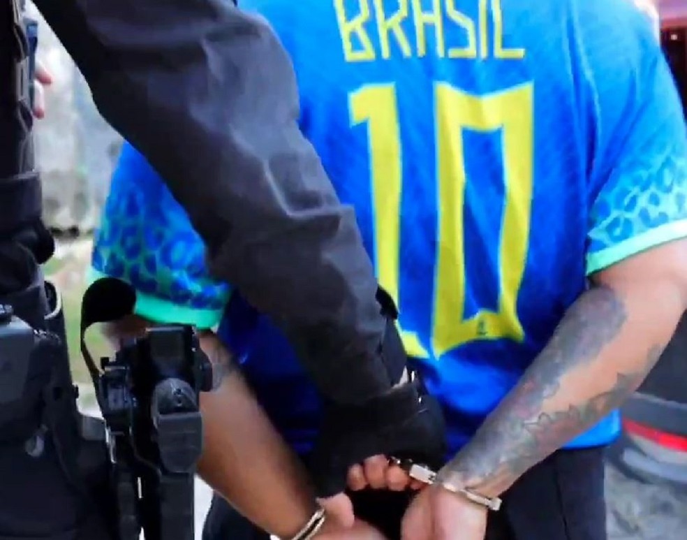 Um dos suspeitos detidos em operação contra facções criminosas em Macaíba — Foto: Divulgação/Polícia Civi
