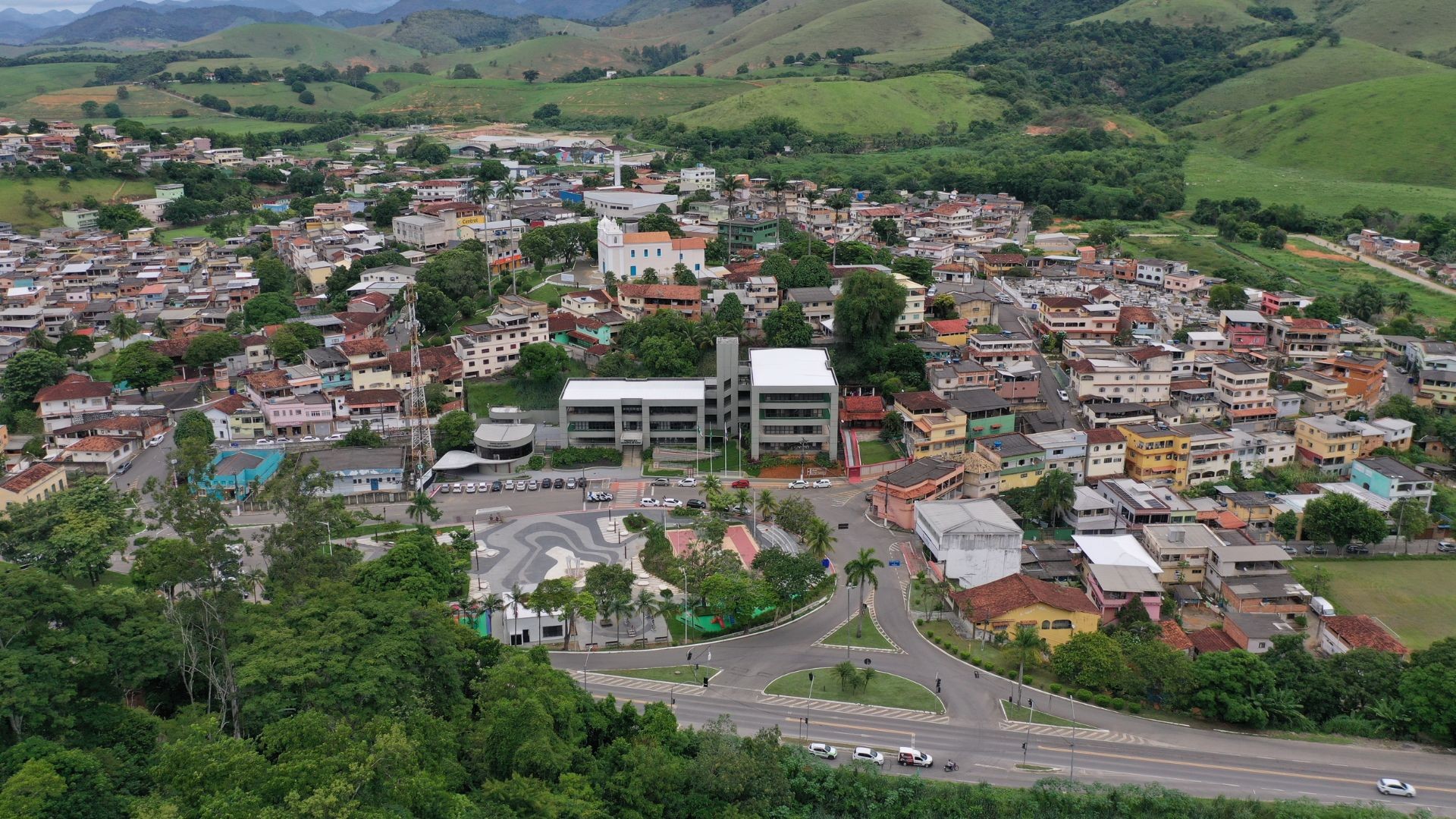Dois homens são presos por ameaçar e tentar executar PM dentro de casa no ES