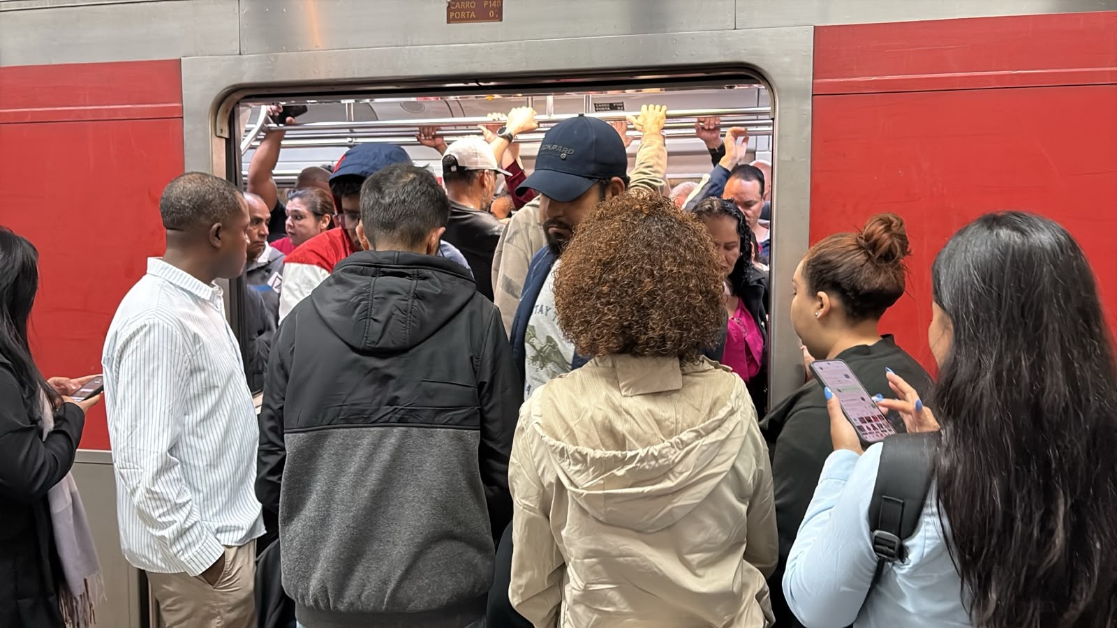 Prefeitura de SP suspende rodízio após sindicato de funcionários da CPTM decretar greve nesta terça nas linhas 11, 12 e 13