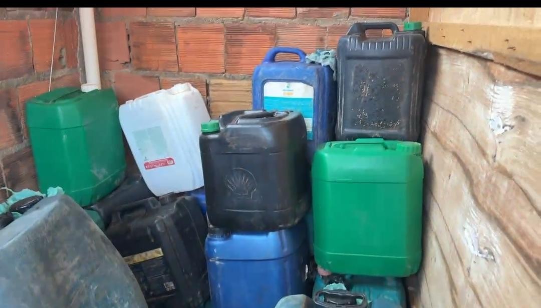 Polícia desativa ponto clandestino e apreende 385 litros de combustível no MA