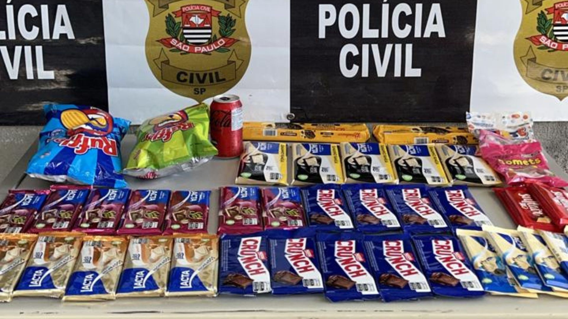Homem é preso após furtar mais de 30 barras de chocolate em mercado no interior de SP