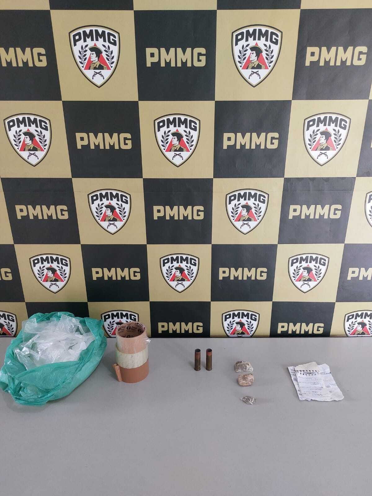 Porções de maconha e munições são encontradas na casa de homem durante operação em Buenópolis