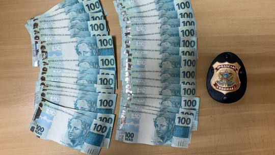 Mulher é presa após receber R$ 3,2 mil em cédulas falsas pelo correio no AM - Foto: (Divulgação/PF)