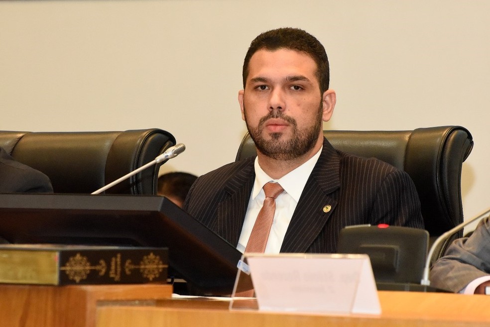 Após confusão em Teresina, deputado Fábio Macedo tira ...