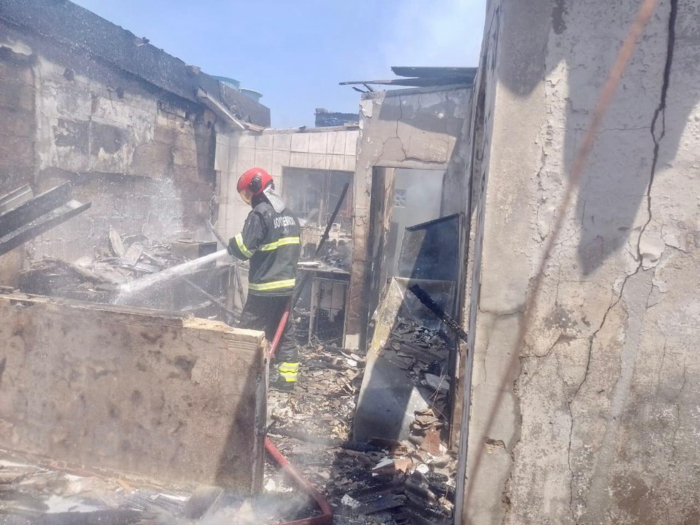 Incêndio atinge casa na Zona Centro-Oeste de Manaus — Foto: Divulgação