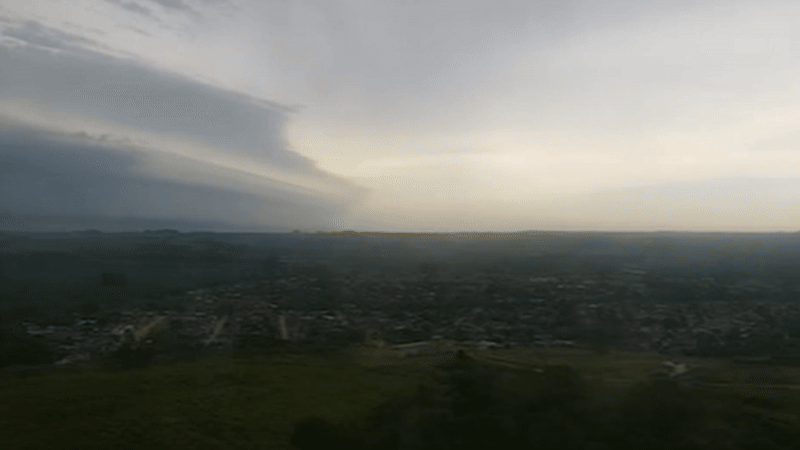 VÍDEO mostra nuvem enorme tomando conta do céu antes de temporal no RS
