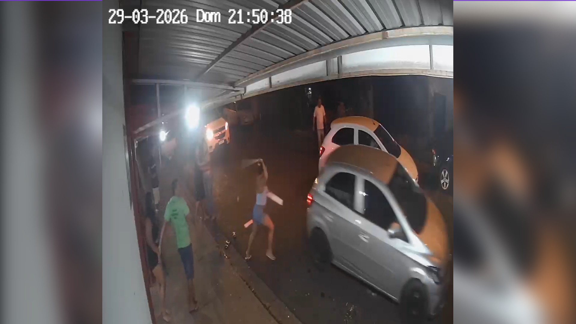 VÍDEO: Briga devido a corrida de aplicativo cancelada termina em agressões e pessoa atropelada em Rio Preto