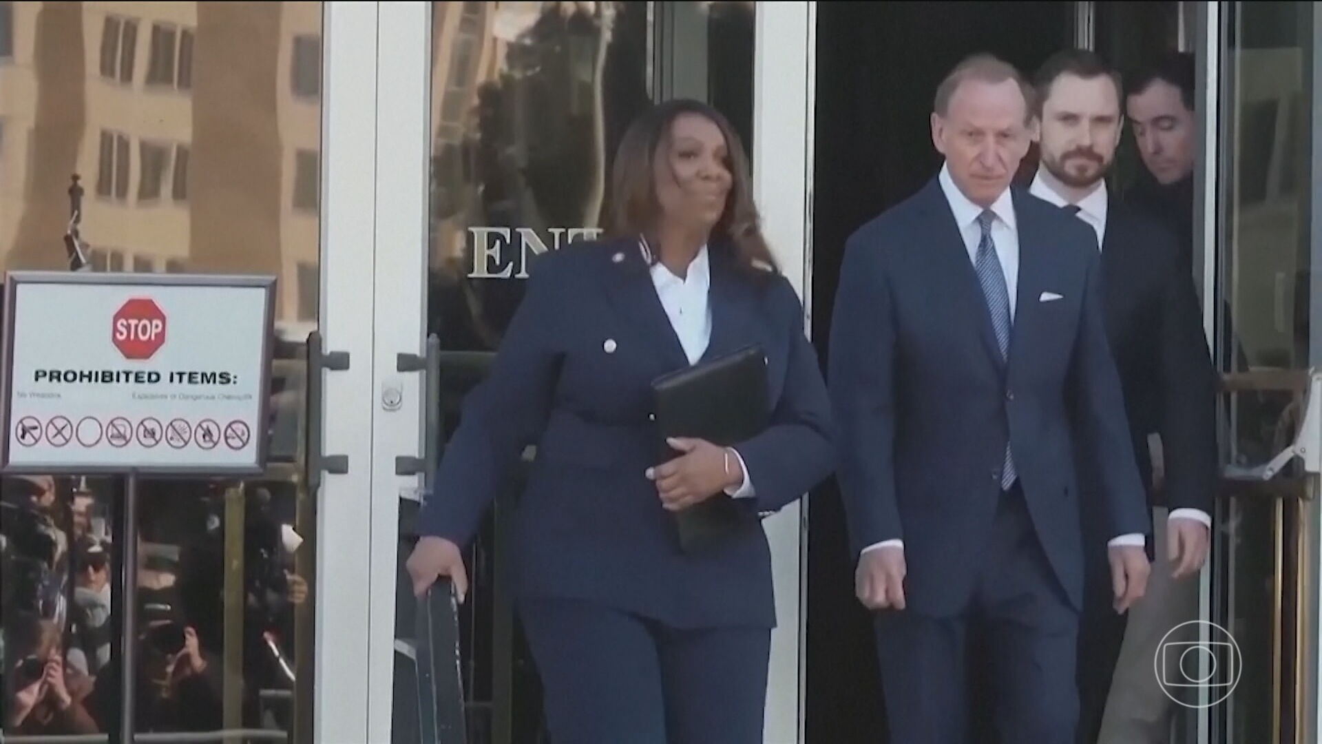 Justiça dos EUA manda arquivar dois processos contra adversários do presidente Donald Trump