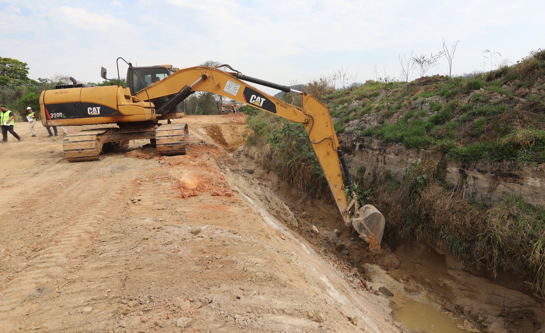 Obra avança com maquinários para abertura de canalização e combate de enchentes