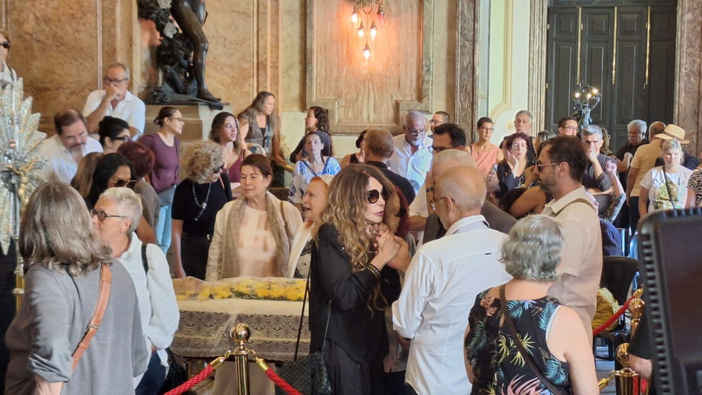 Elba Ramalho no velório de Nana Caymmi — Foto: Jéssica Araújo/g1 Rio