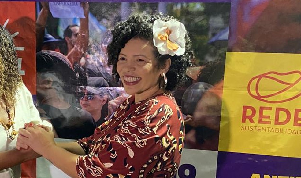 Dani Portela (PSOL), à direita, foi apresentada como candidata da federação PSOL/Rede à prefeitura do Recife — Foto: Artur Ferraz/g1