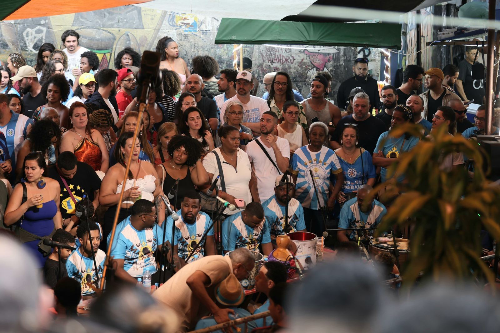 Vila Isabel lota a Pedra do Sal com apresentação dos sambas finalistas