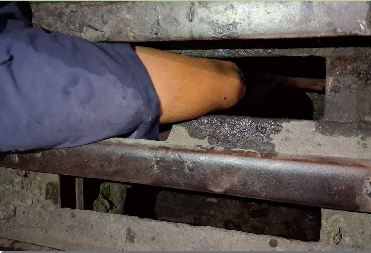 Criança fica com a perna presa em bueiro em MG