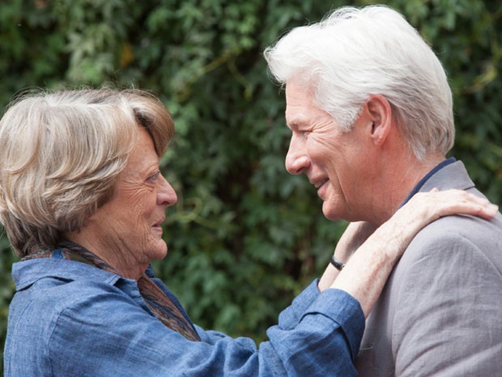 Richard Gere e Maggie Smith em cena de 'O exótico Hotel Marigold 2' — Foto: Divulgação