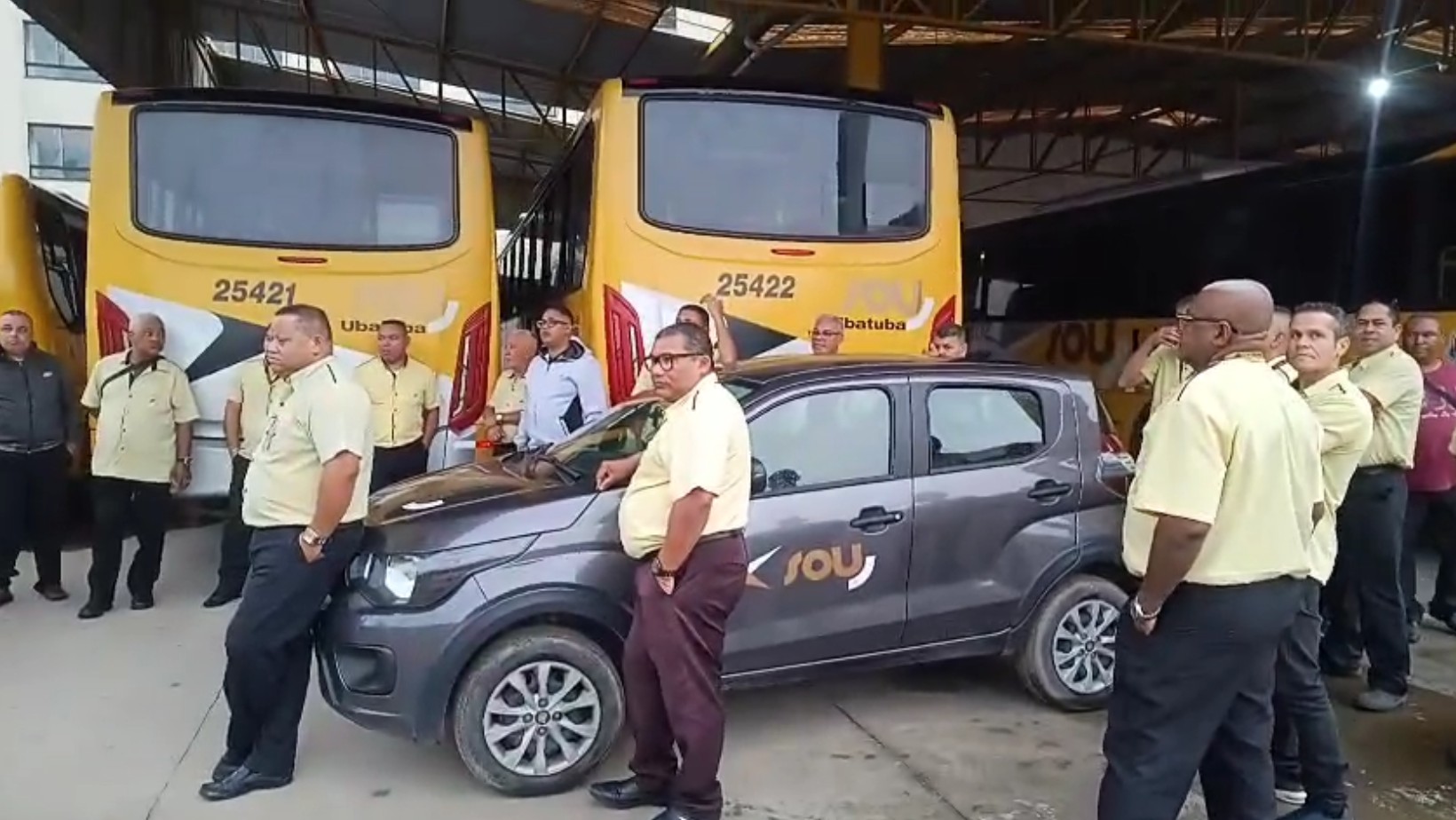 Protesto de motoristas atrasa saída dos ônibus em Caraguatatuba e Ubatuba
