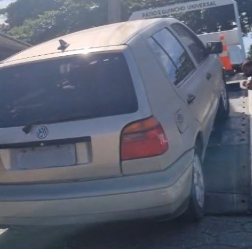 Carro com quase 450 infrações em um ano e R$ 150 mil em multas é apreendido no litoral de SP