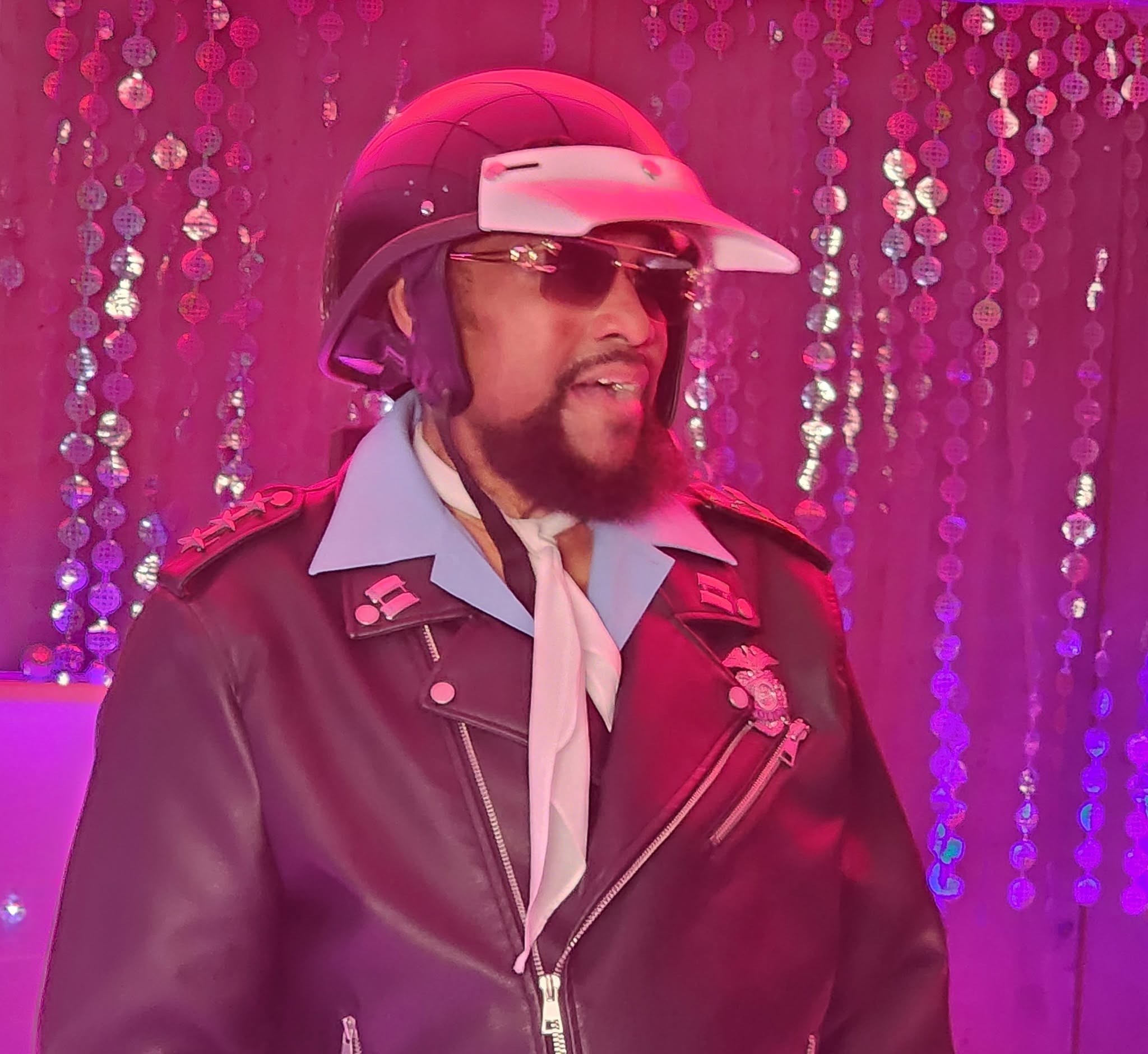 Autor de YMCA e policial de Village People, cantor Victor Willis morre aos 74