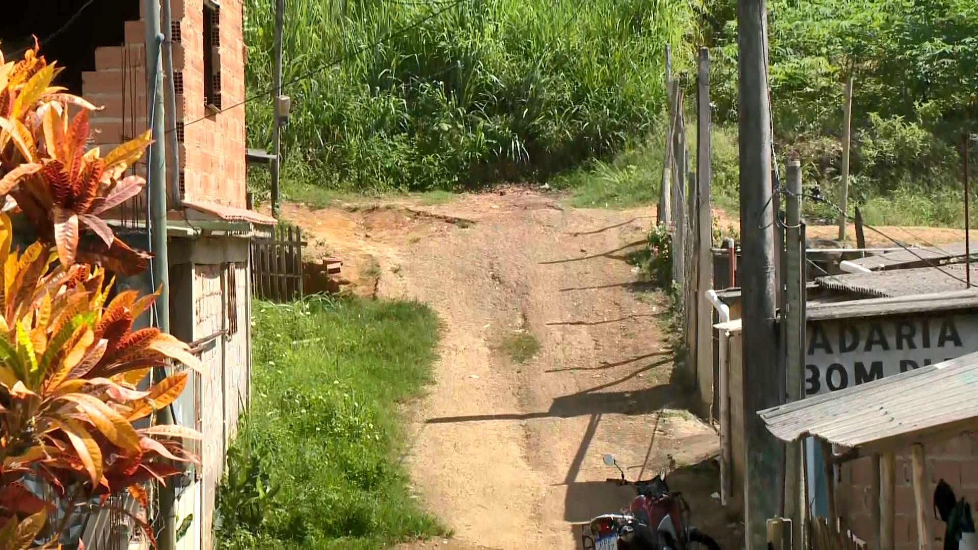 Mãe encontra corpo de filho espancado até a morte no meio da rua, no ES