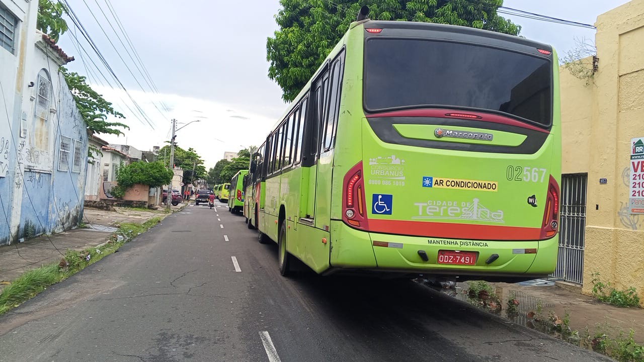Trabalhadores do sistema de ônibus de Teresina fazem paralisação e Strans abre cadastro de veículos para suporte
