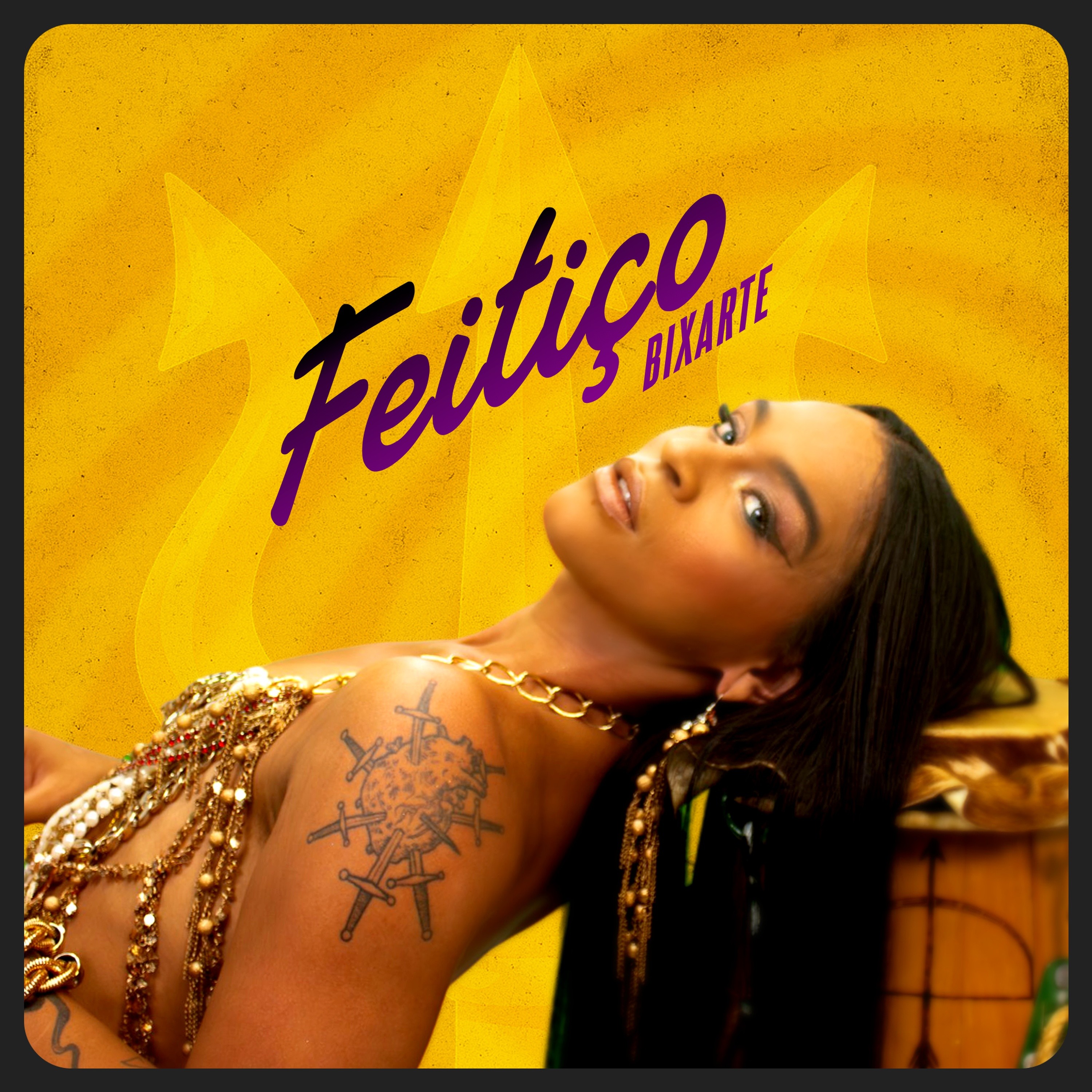 Bixarte bate o tambor para professar fé, diversidade e resiliência no pulso firme do rap que move o álbum ‘Feitiço’