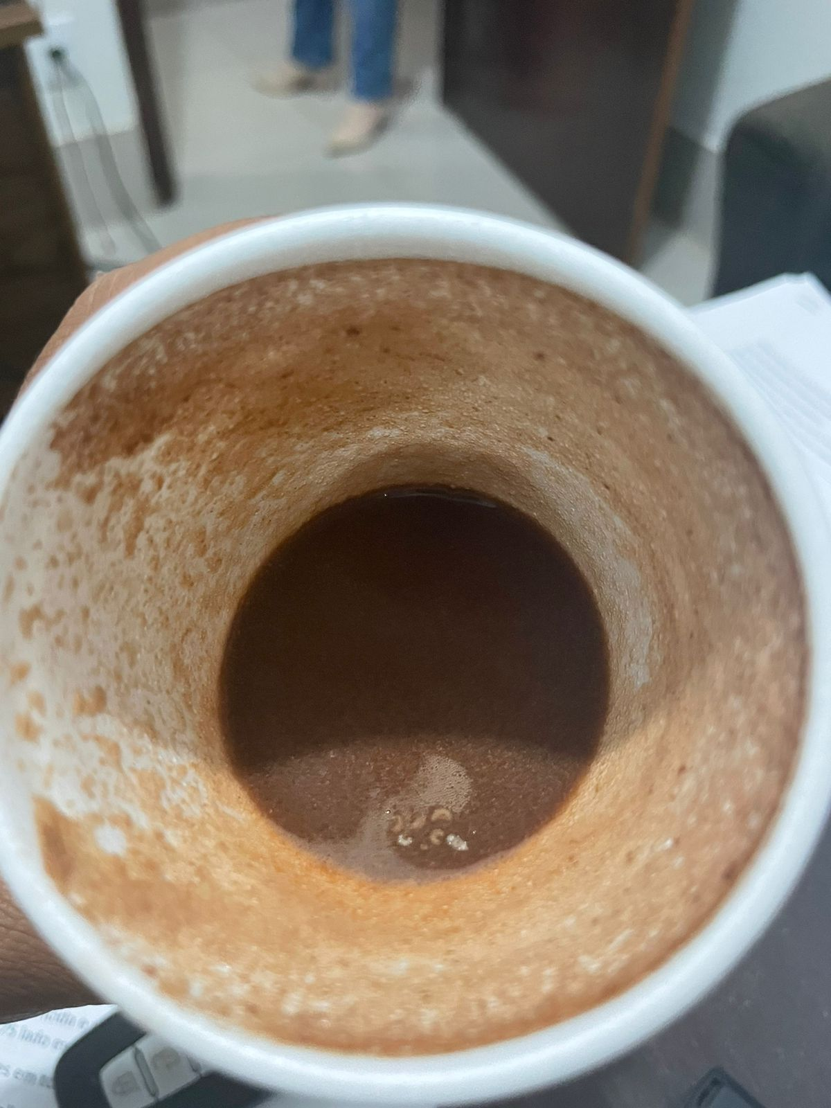 Café espresso com larvas faz advogadas passarem mal em MG