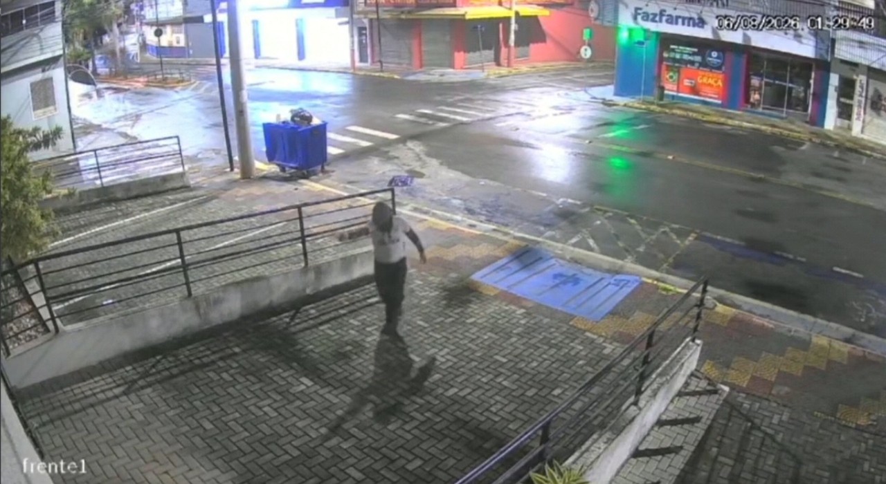 Homem atira contra prédio da Câmara Municipal de Salto de Pirapora; veja vídeo 