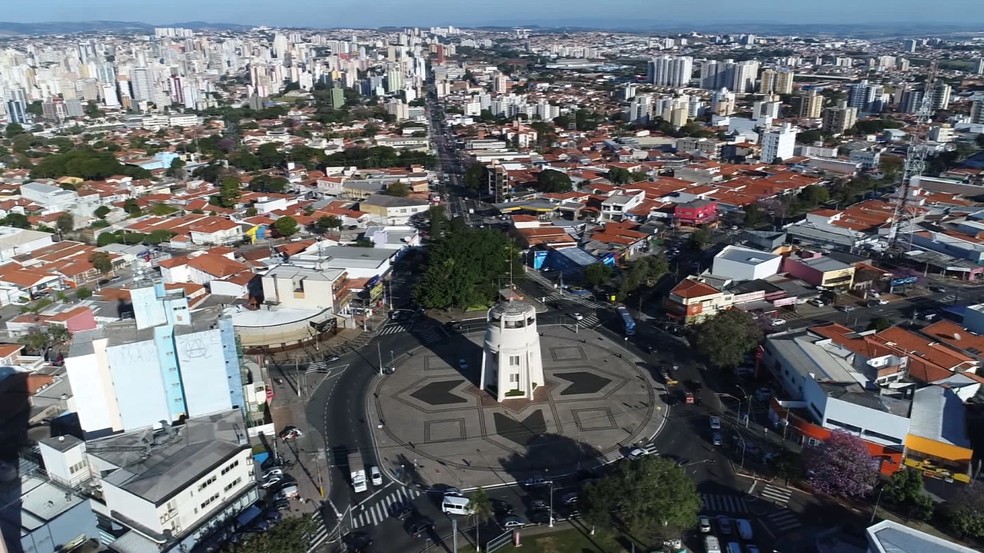 Imagem aérea de Campinas na região da Torre do Castelo — Foto: Reprodução/EPTV