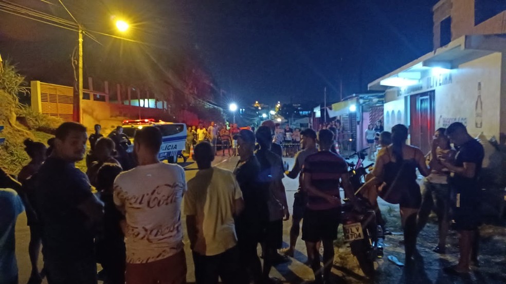 Confusão em distribuidora deixa um morto e outro ferido em Cruzeiro do Sul — Foto: Arquivo pessoal