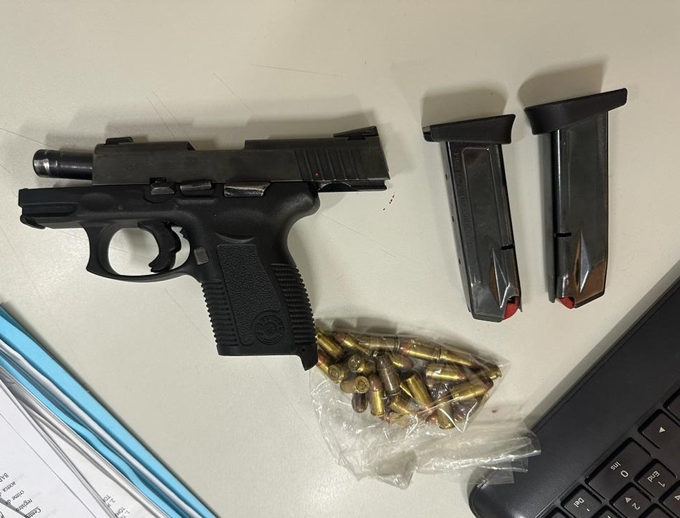 Franciberg e todo o material apreendido foram encaminhados para o 27° Distrito Policial (DP) — Foto: Divulgação