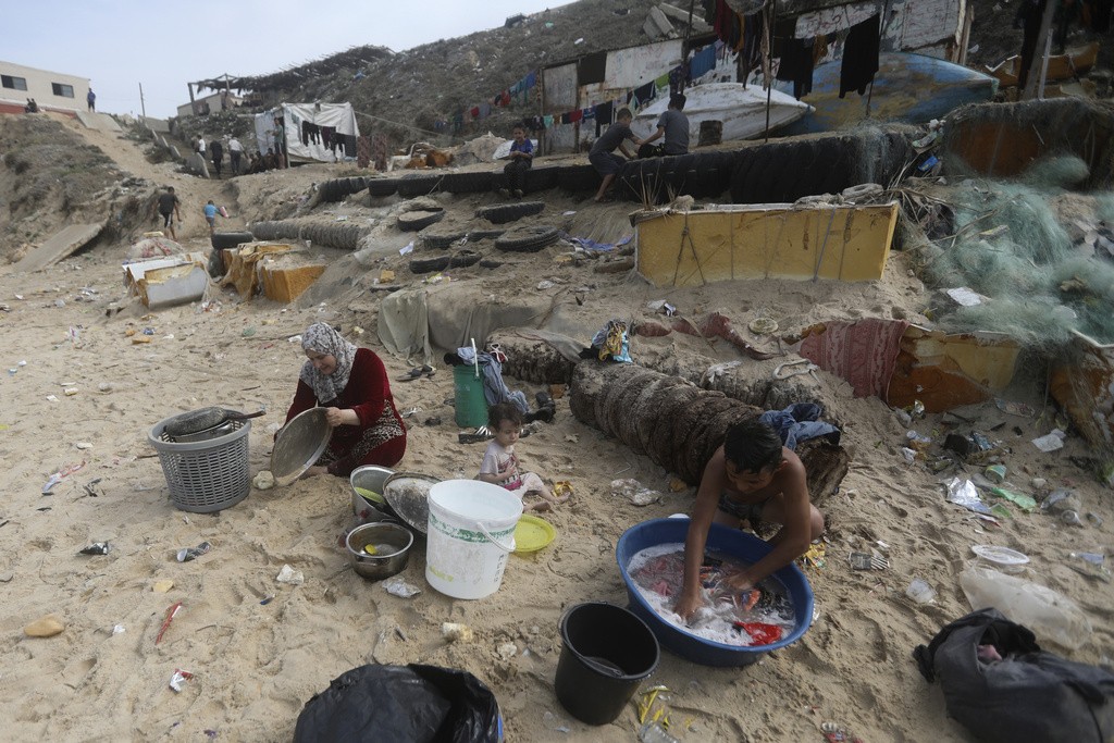 Lutas nas filas do pão, desespero nos abrigos: a guerra ameaça desfazer a sociedade unida de Gaza