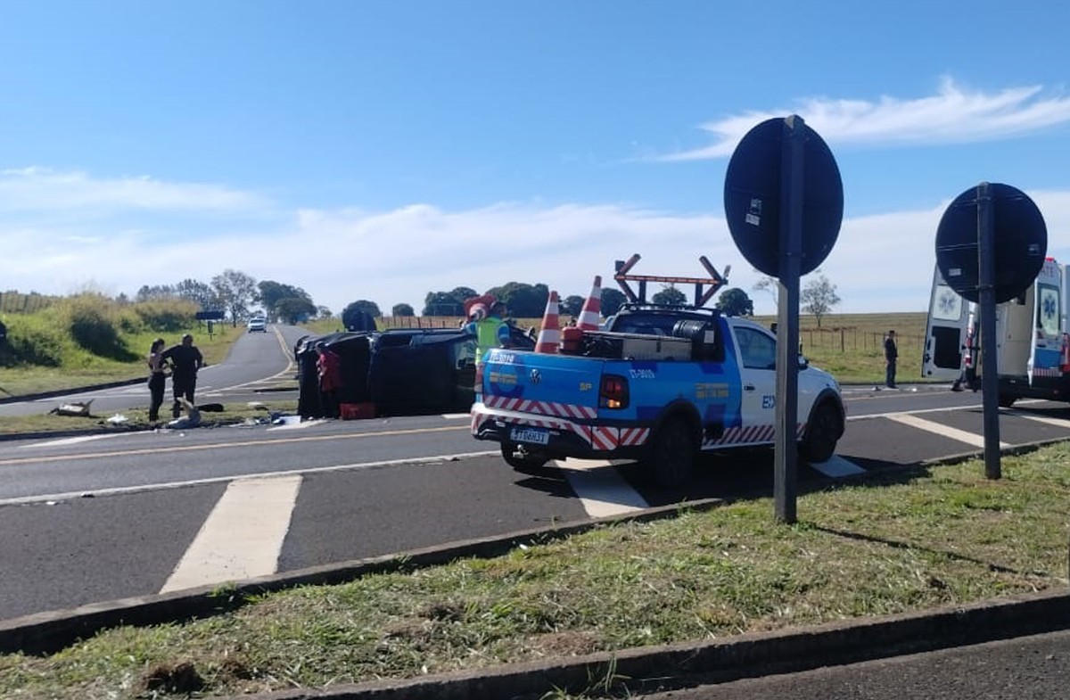 Acidente de trânsito deixa quatro pessoas feridas na Rodovia Assis Chateaubriand, em Martinópolis