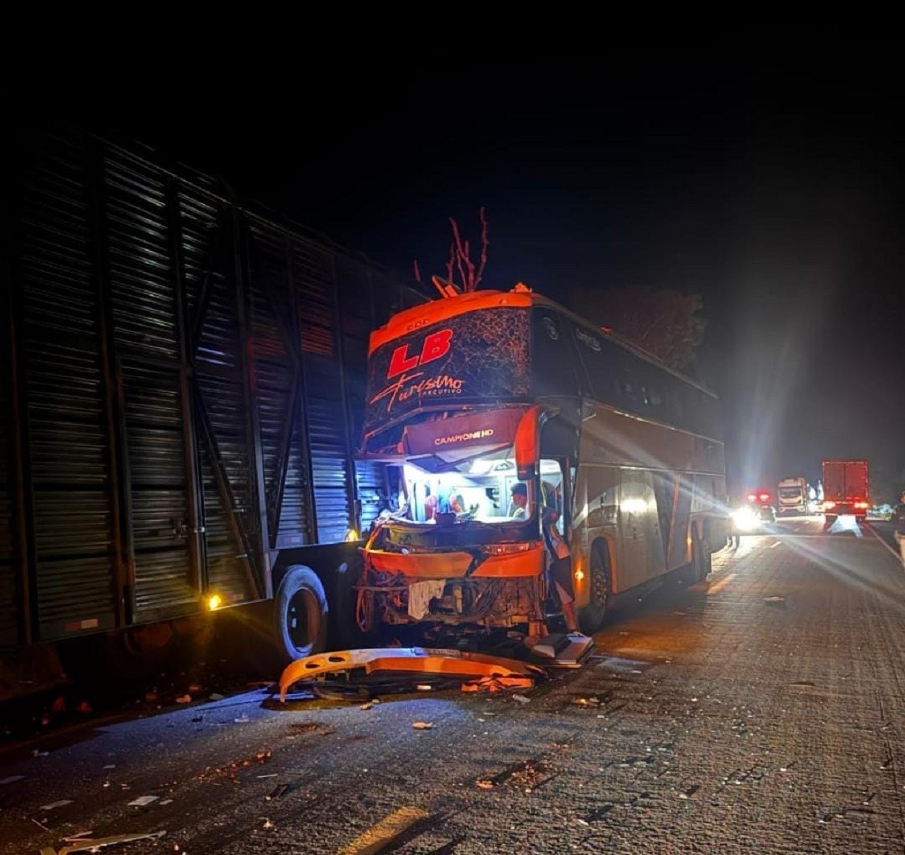 Treinador do Sub-20 do Águia de Marabá está na UTI após acidente com ônibus no TO, diz clube 