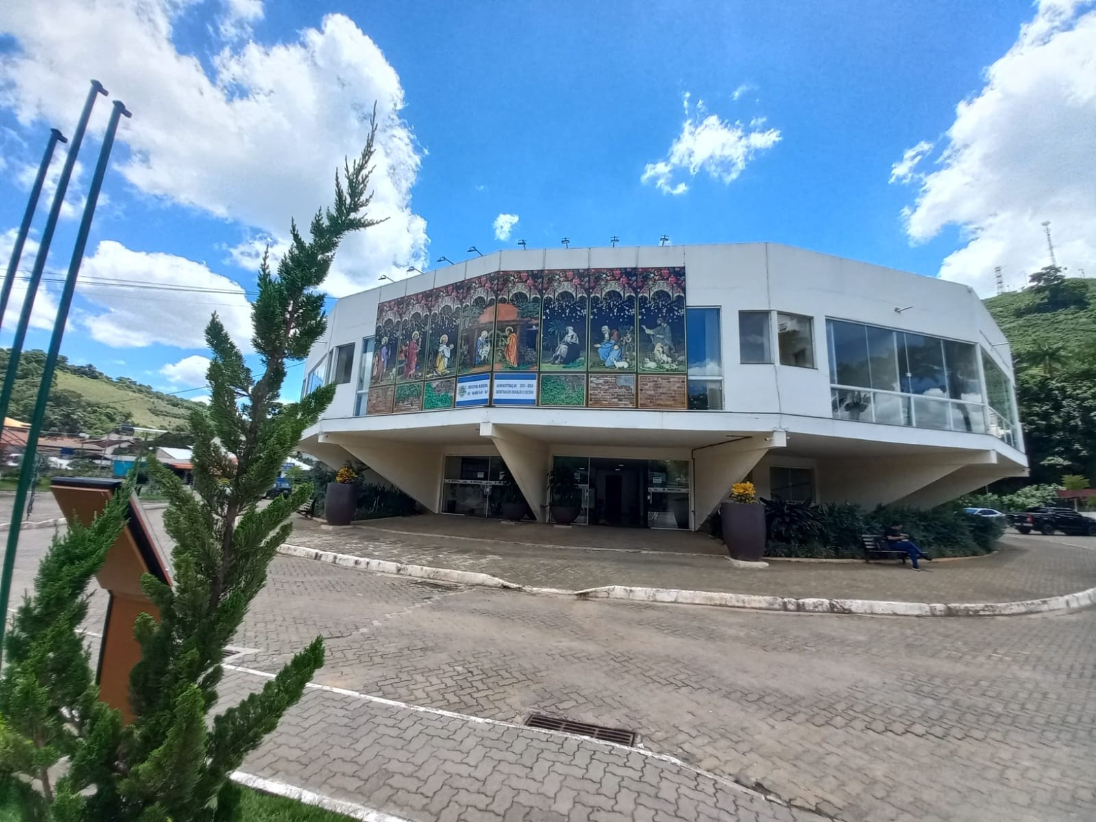 Prefeitura de Varre-Sai lança editais para Concurso Público e Processo ...