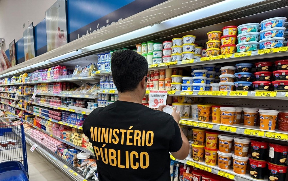Cinco supermercados são autuados por irregularidades na venda de alimentos, no Sertão da Paraíba