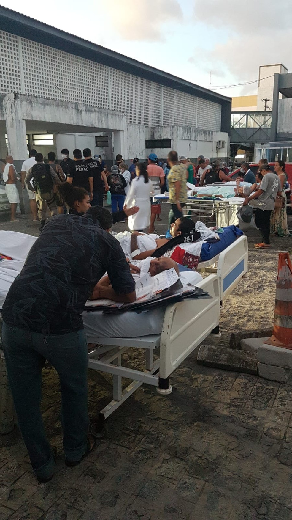 Pacientes precisaram ser realocados dentro do Trauminha devido a incêndio no local — Foto: Reprodução/TV Cabo Branco