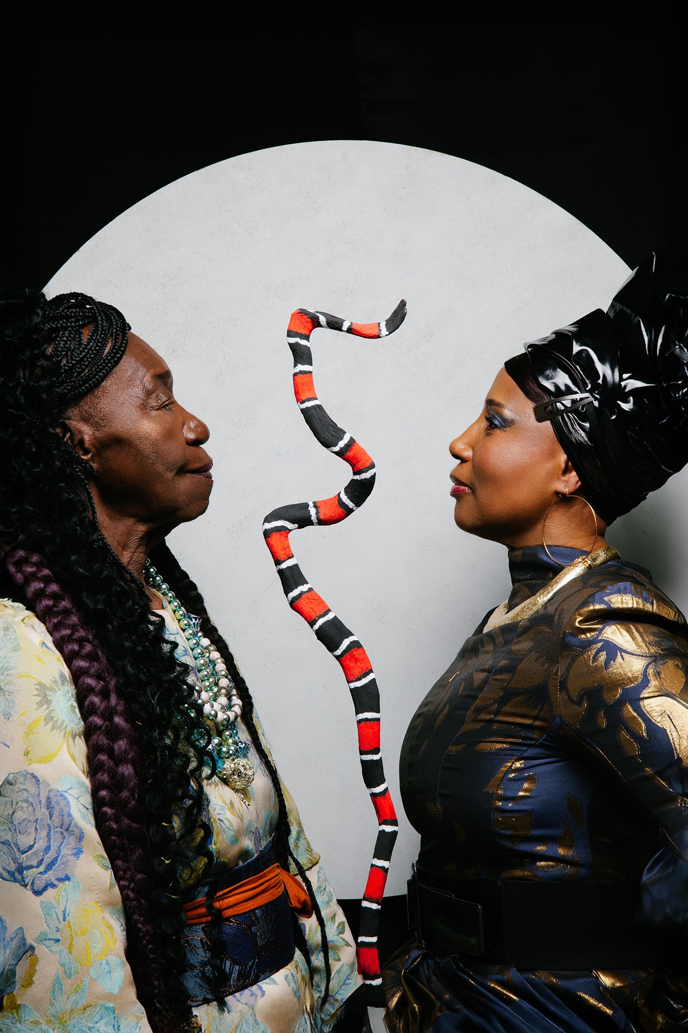 Lia de Itamaracá e Daúde revitalizam sem nostalgia, em álbum conjunto, o axé e a herança ancestral das matriarcas