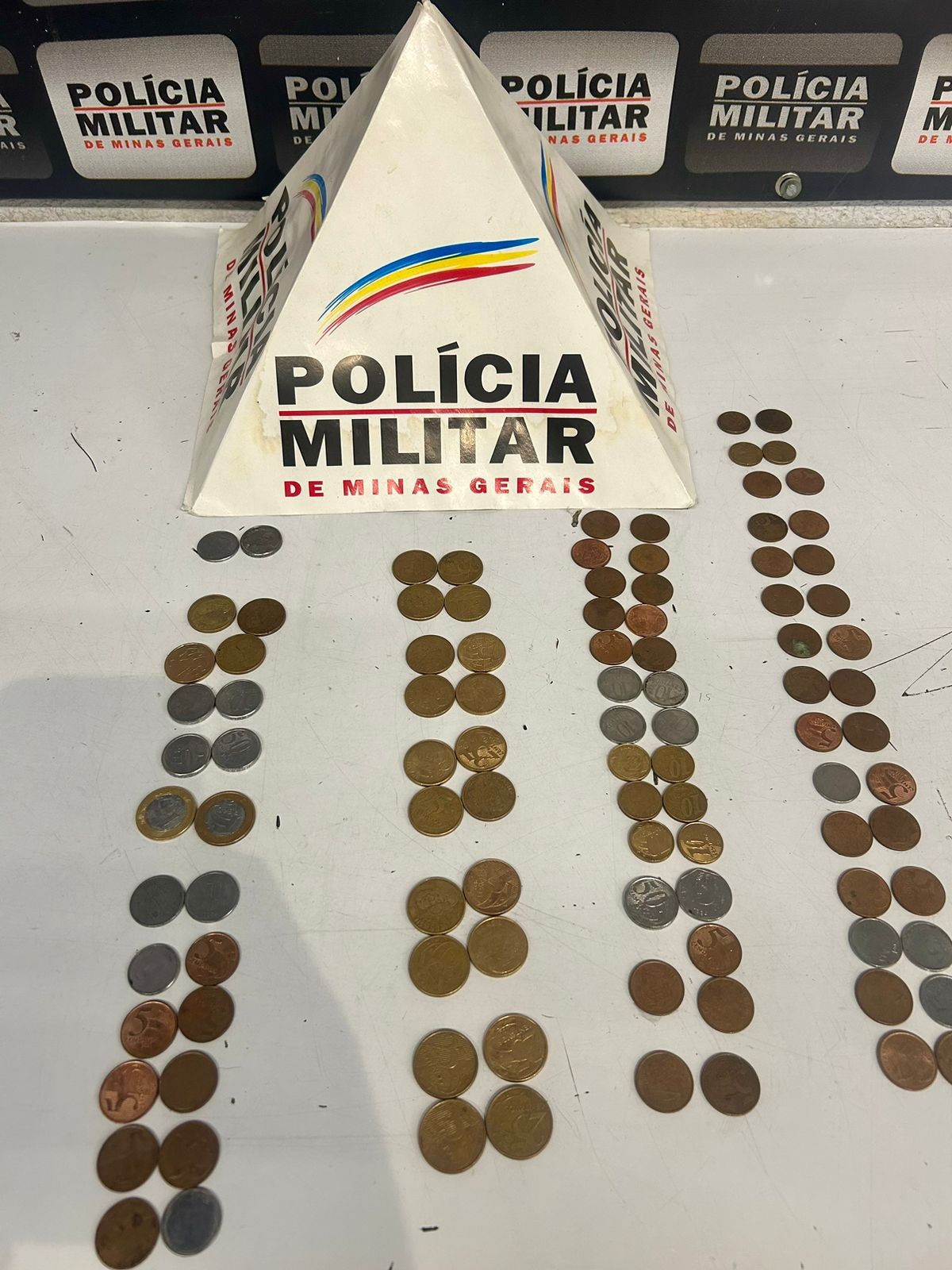 Após invadir lanchonete, furtar moedas e fugir pelo telhado, ladrão é detido pela PM em Divinópolis