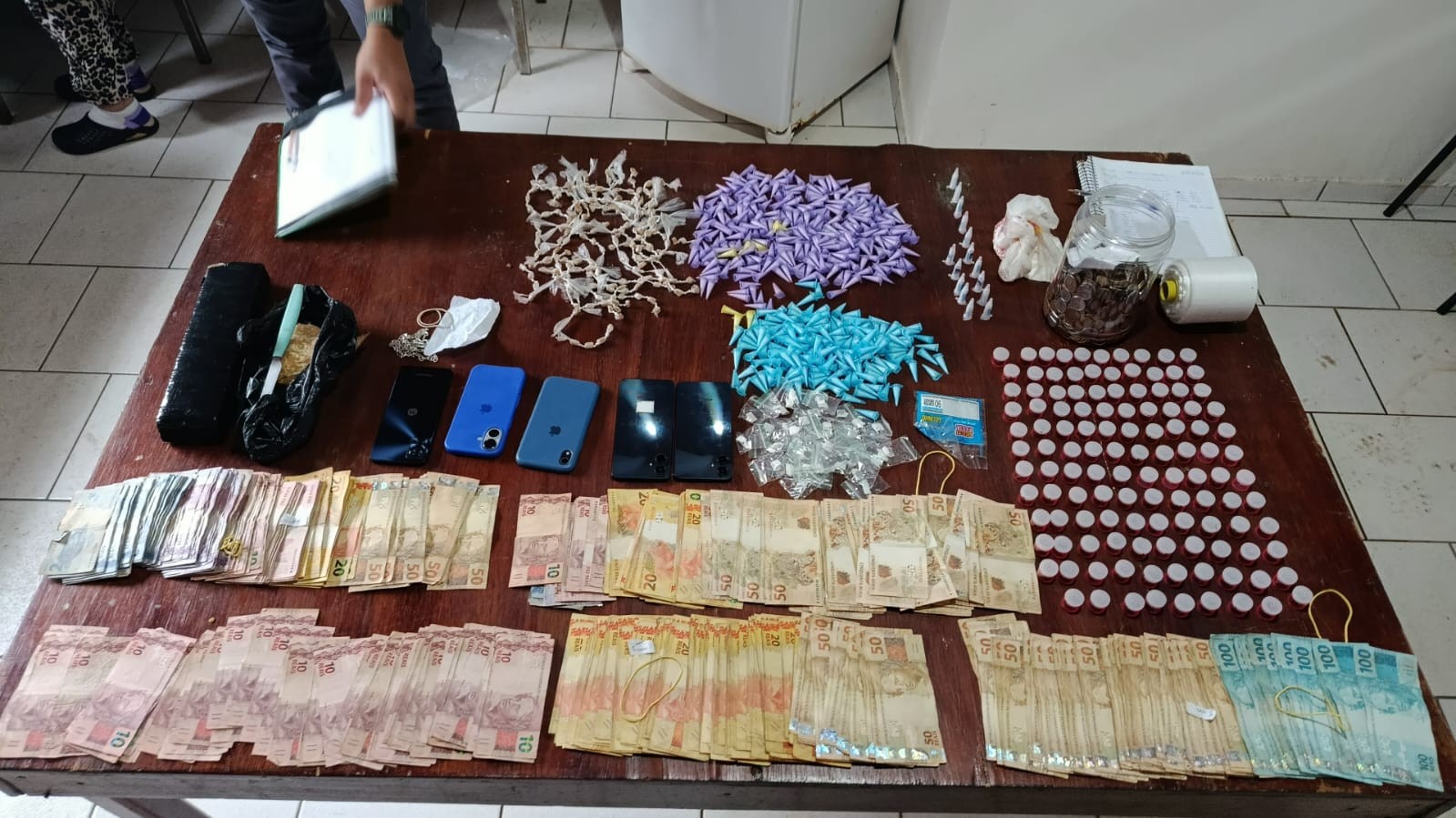 Polícia prende 12 pessoas durante operação contra tráfico de drogas em Conchas e Laranjal Paulista