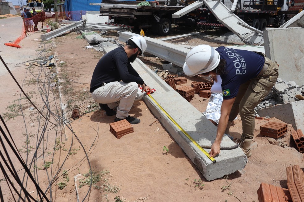 Perícia realizada no galpão que desabou na Grande Natal — Foto: PCI-RN/Divulgação