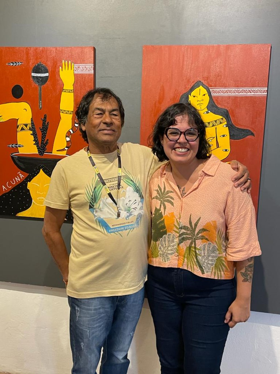 Mbeni Waré e Ailton Krenak na exposição Kãhãw Arte Indígena Antirracista, em outubro de 2022 — Foto: Felipe Milanez