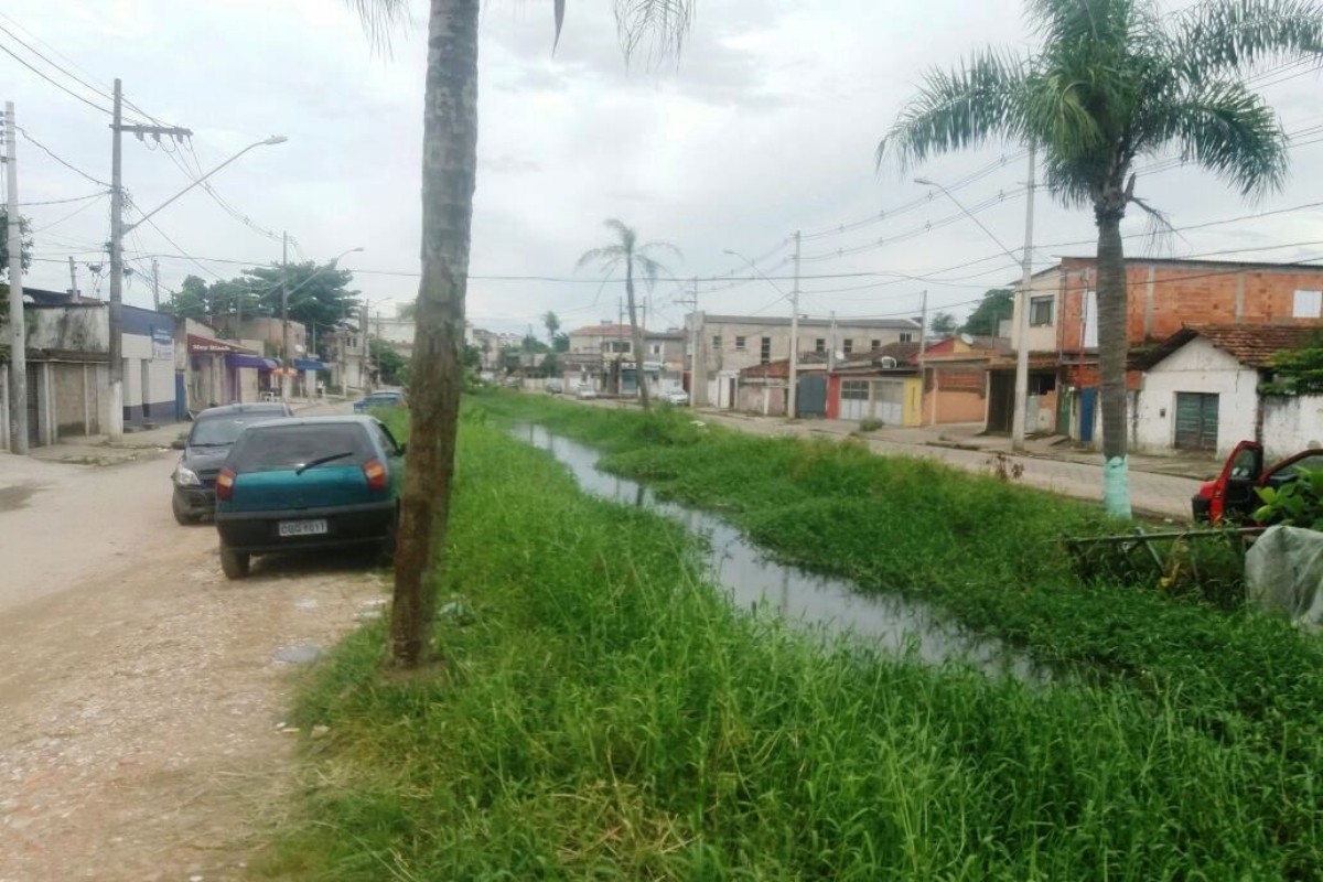 Homem é encontrado boiando e em parada cardiorrespiratória durante enchente no litoral de SP