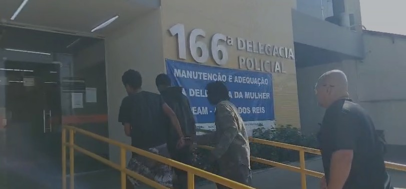 Três homens em situação de rua apontados como ambulantes do tráfico são presos em Angra dos Reis