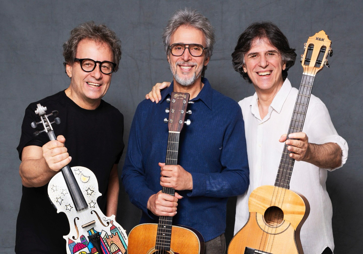Como trio, irmãos Kledir, Kleiton e Vitor Ramil reverberam Beatles na gravação ao vivo de show acústico em março