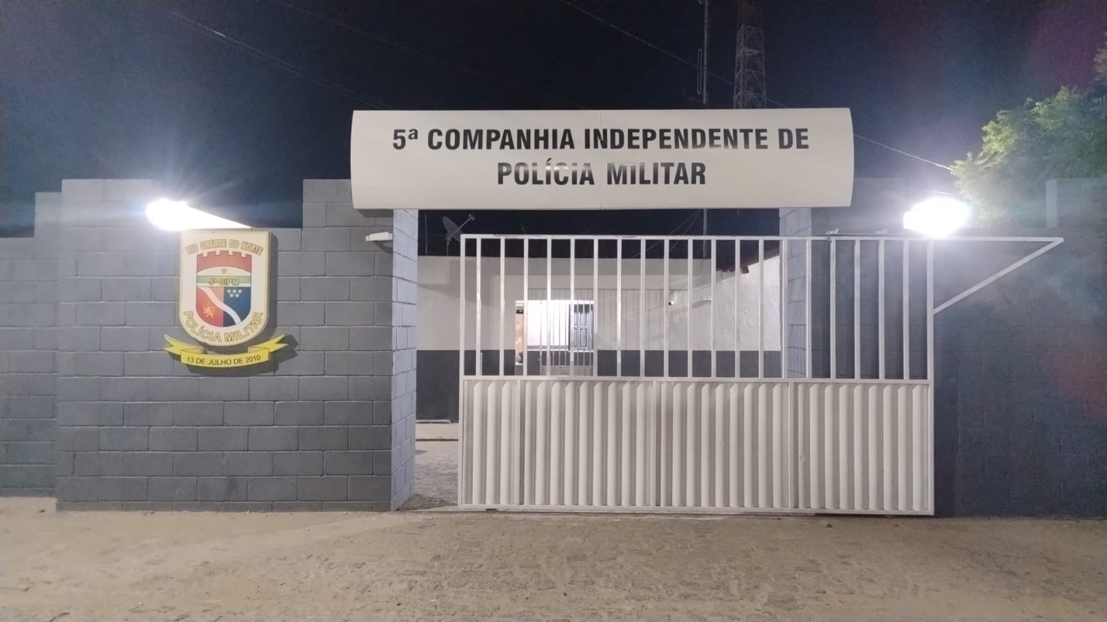 Pais são presos após bebê de 2 meses cair no chão sob cuidados do pai embriagado no RN; mãe estava no bar