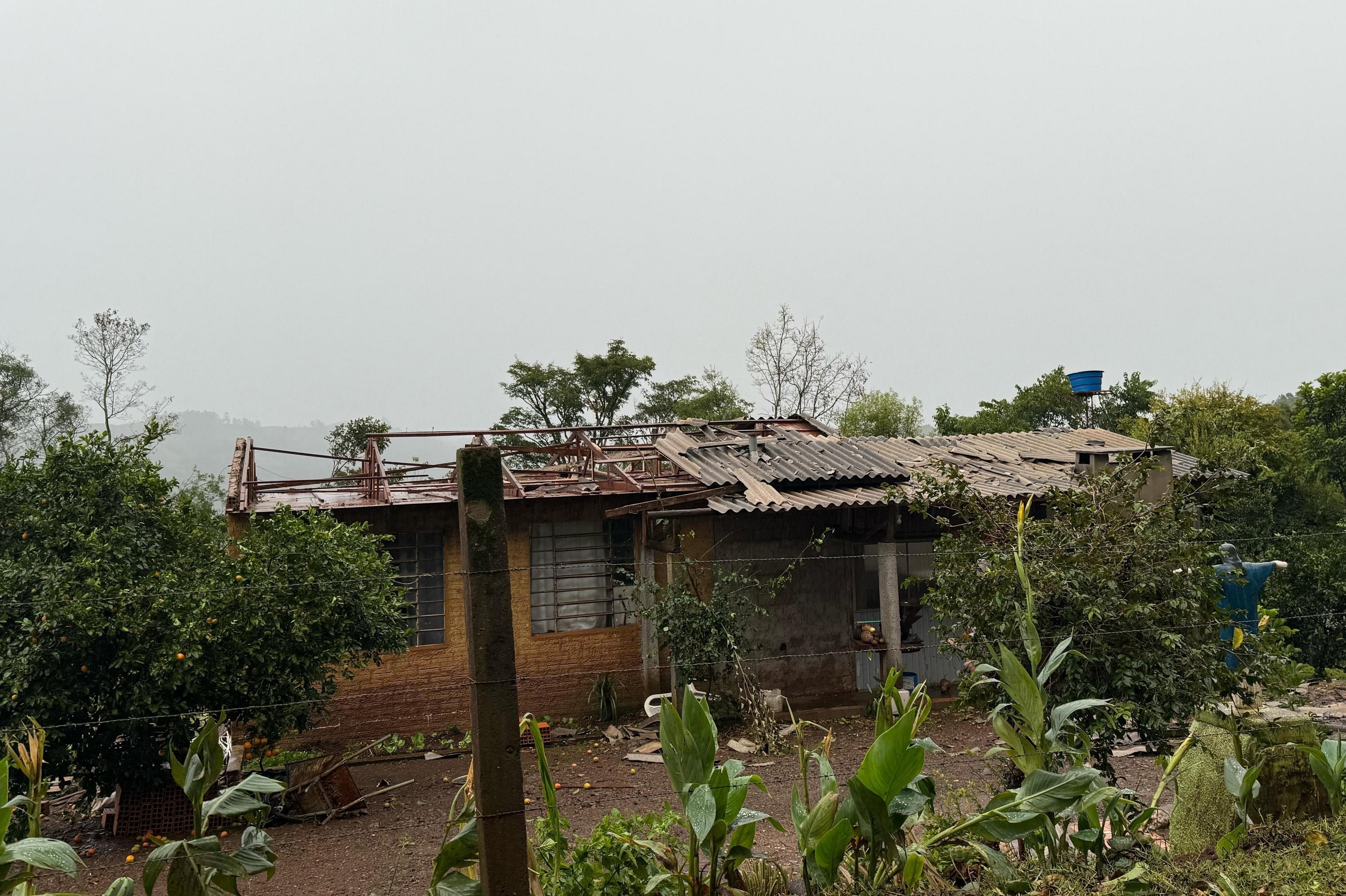 Defesa Civil do RS confirma passagem de tornado por município da região norte